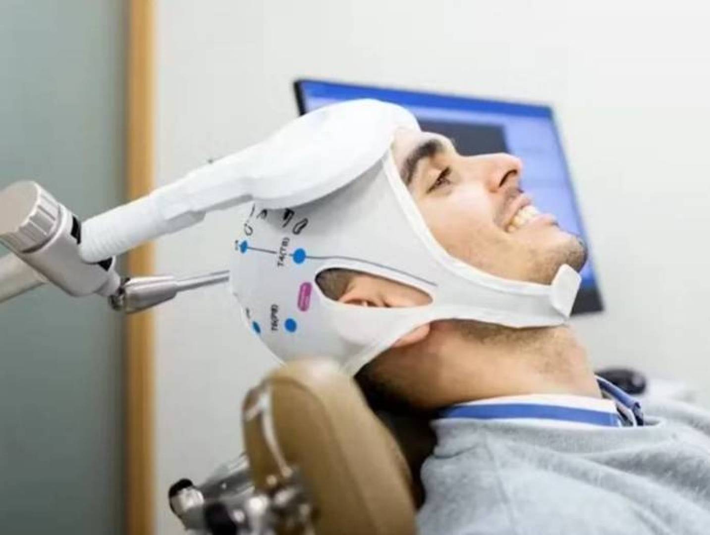 علماء ينجحون في قراءة نوايا الحركة من دماغ المصابين بالشلل باستخدام EEG