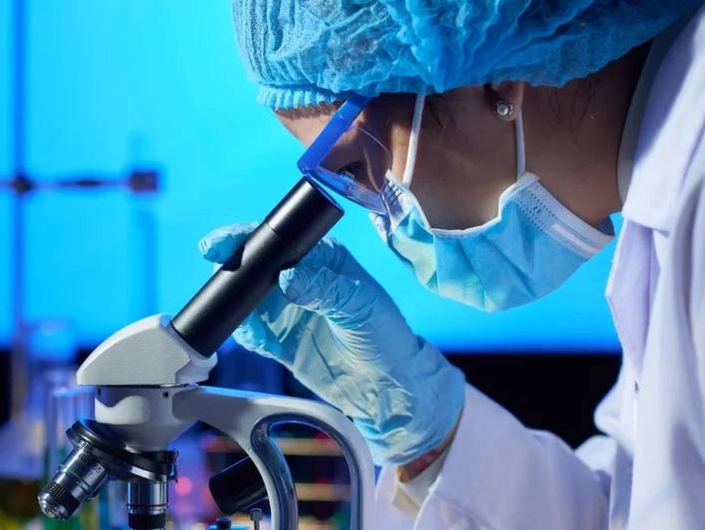 غرسات مبتكرة قابلة للتحلل بدل الصفائح المعدنية تعالج كسور الفك وتعيد بناء عظام الوجه