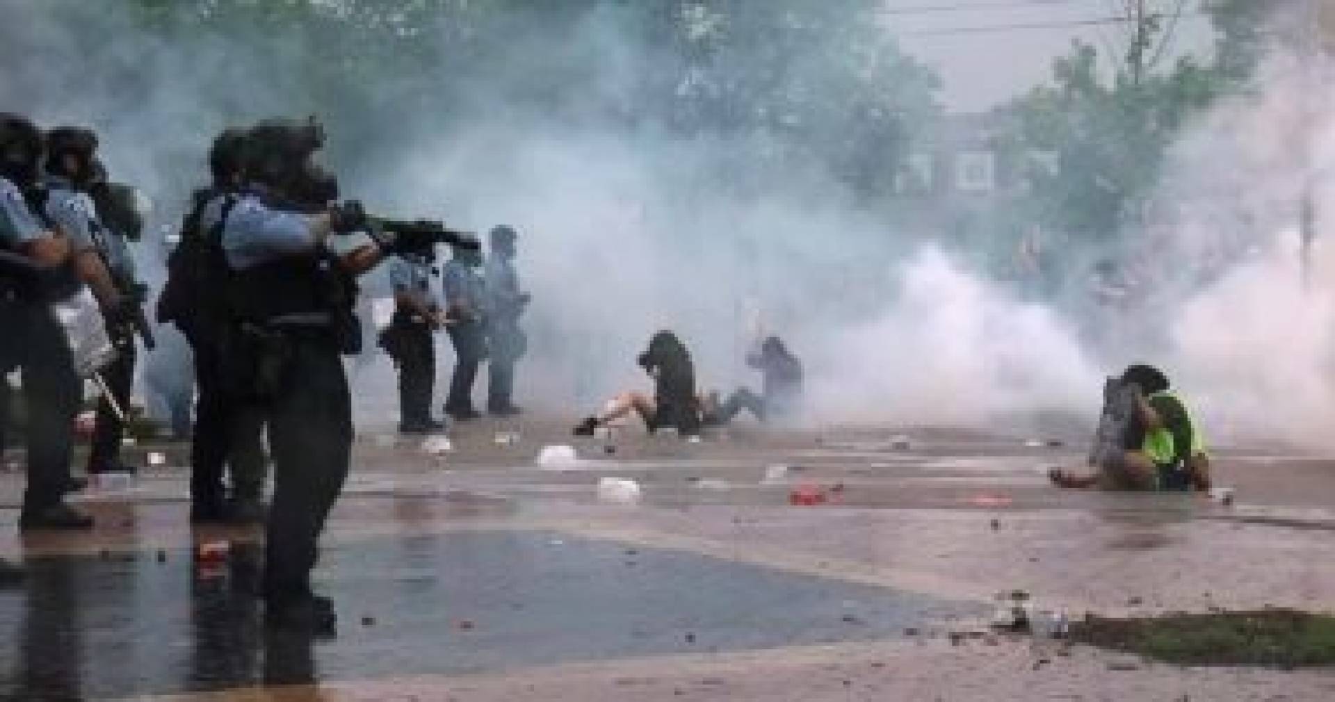 لم يرف له جفن من مشاهد المجازر في غزة… ينفطر قلبه على التعامل بقسوة مع المتظاهرين في إيران., إنه ترامب ، الذي يقمع بأشد الأساليب عنفا المتظاهرين في بلده