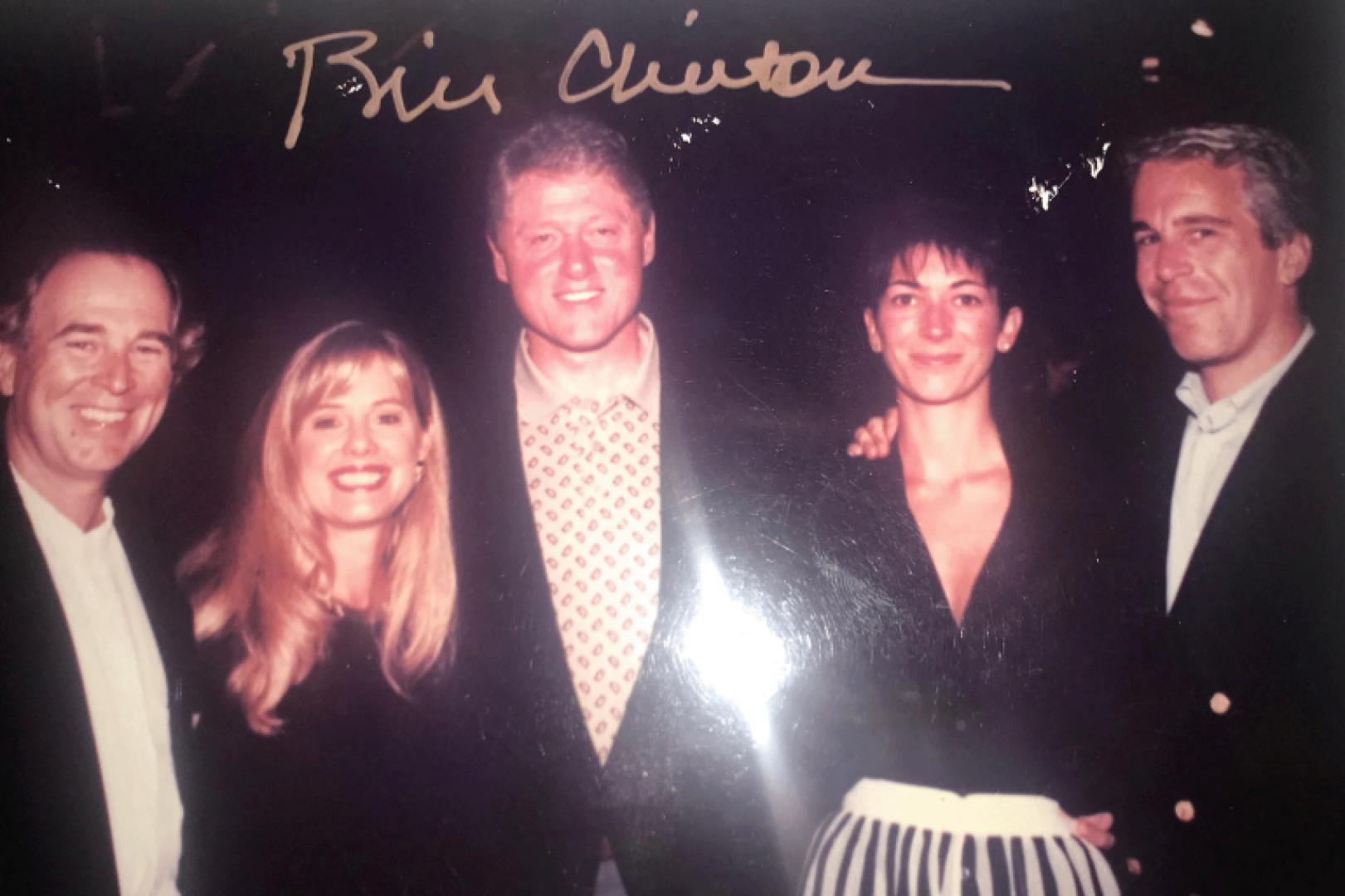 من باع الشرق الأوسط في غرف النوم؟ الابتزاز الاستخباراتي وصناعة القرار الدولي خلف ستار 