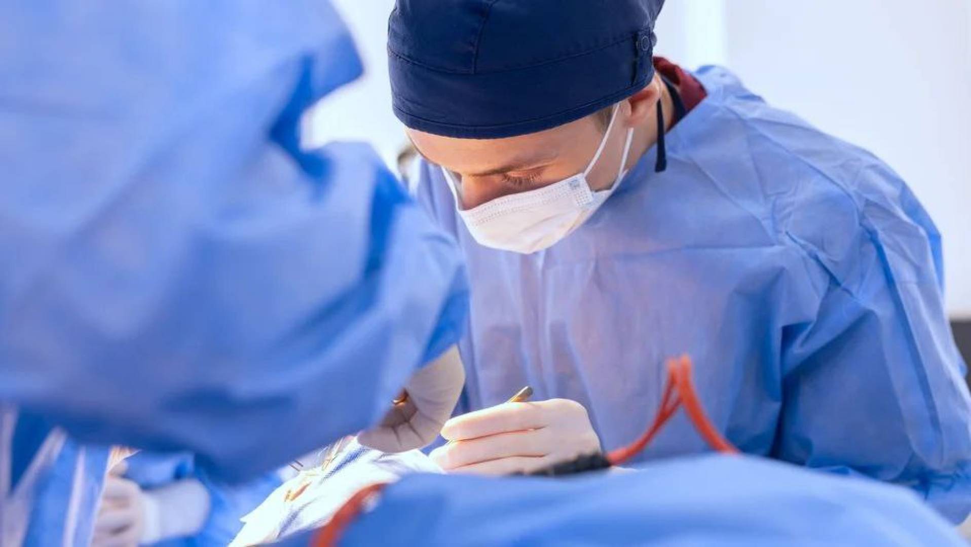 أصغر جهاز لتنظيم ضربات القلب في العالم ينقذ رضيعة حديثة الولادة