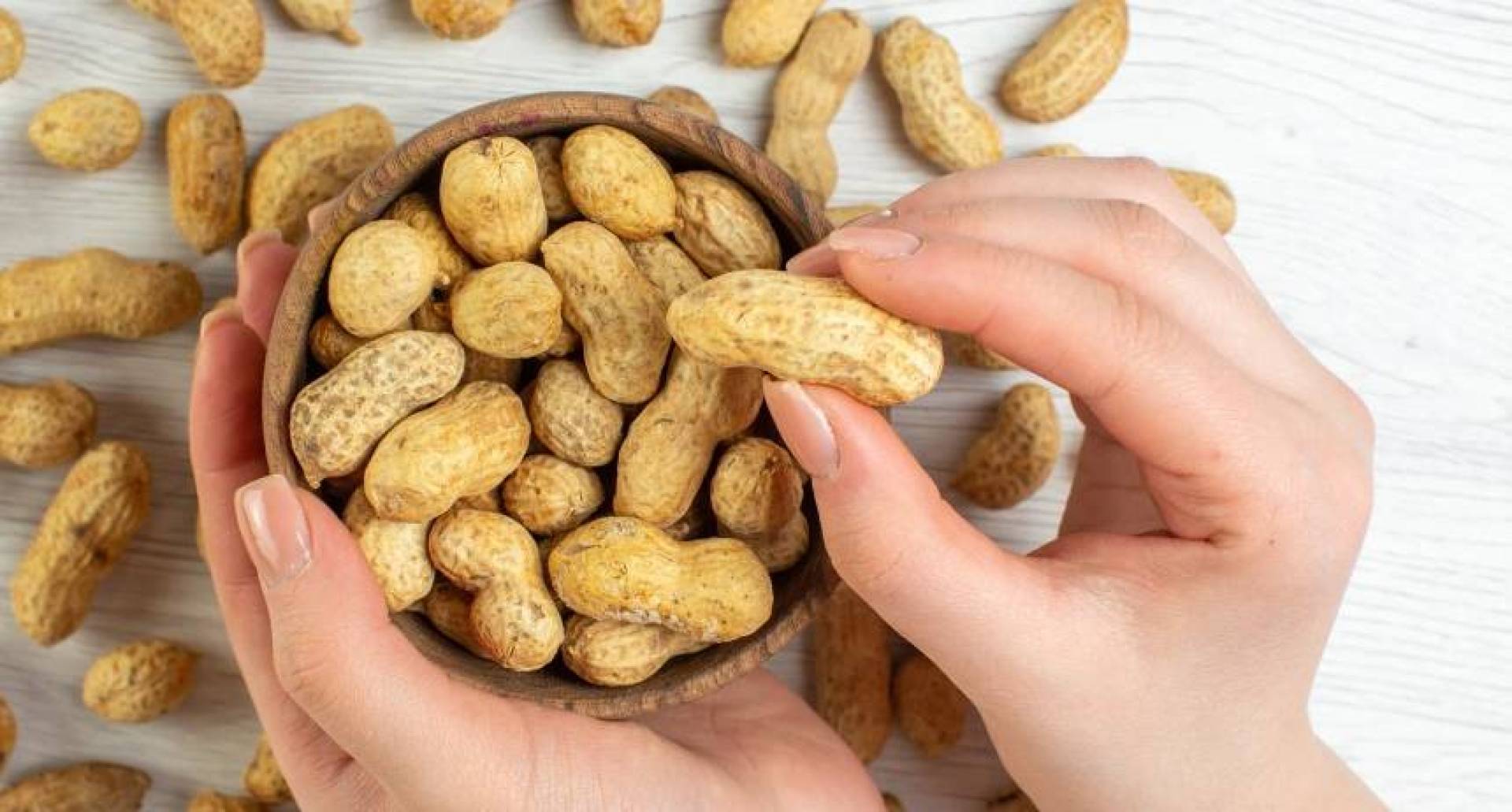 تحويل النفايات الزراعية إلى مواد لصناعة الإلكترونيات