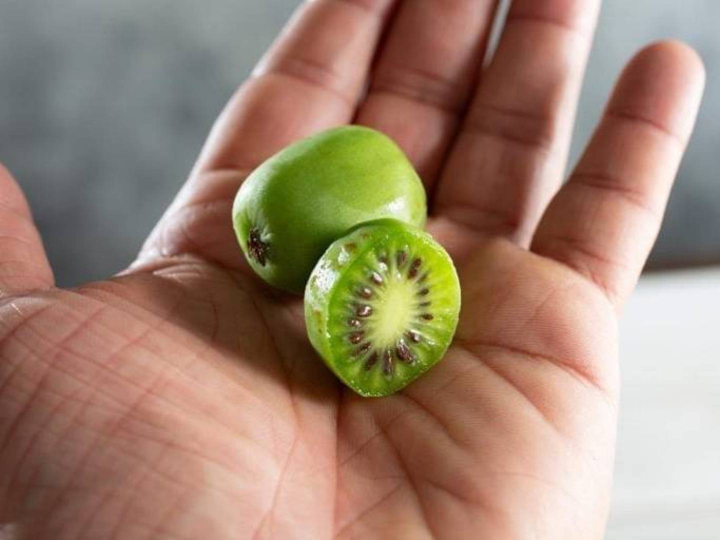 اكتشاف علمي.. فاكهة صغيرة قد توقف سرطان الرئة قبل أن يبدأ