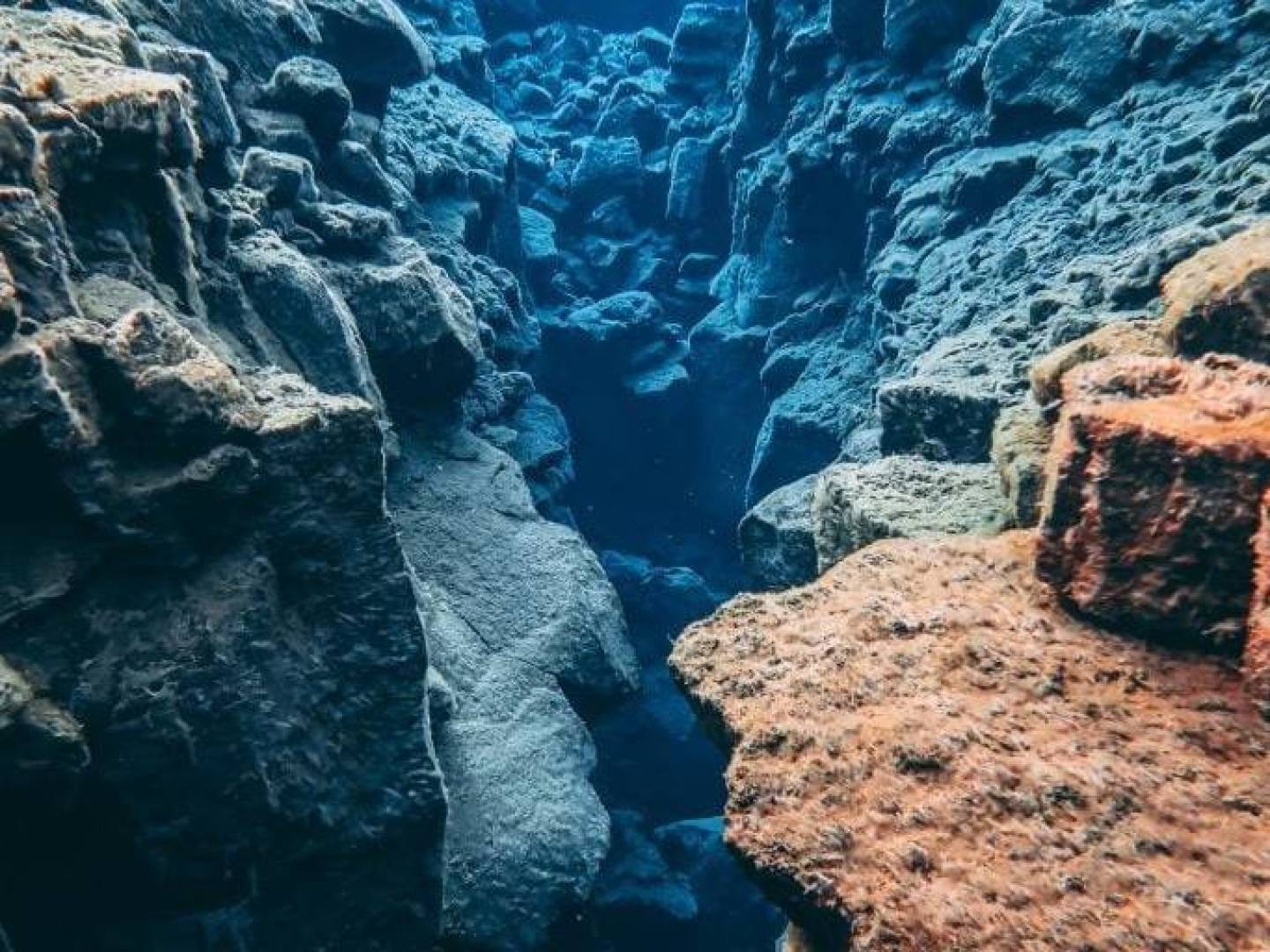 اكتشاف “مطبخ الذهب” في أعماق الأرض تحت قاع المحيطات