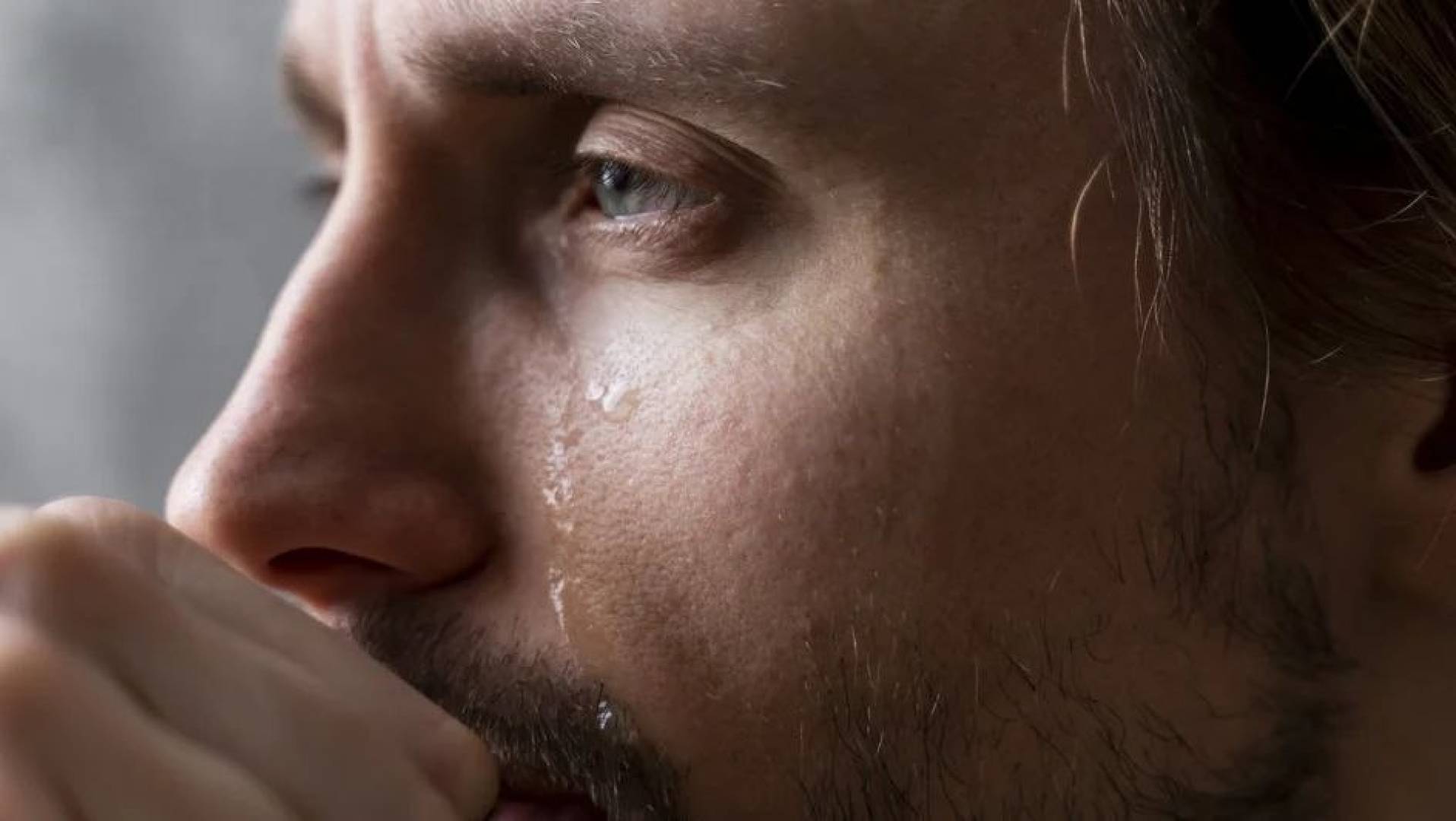 لبكاء قد يخفف الألم ويحسن المزاج