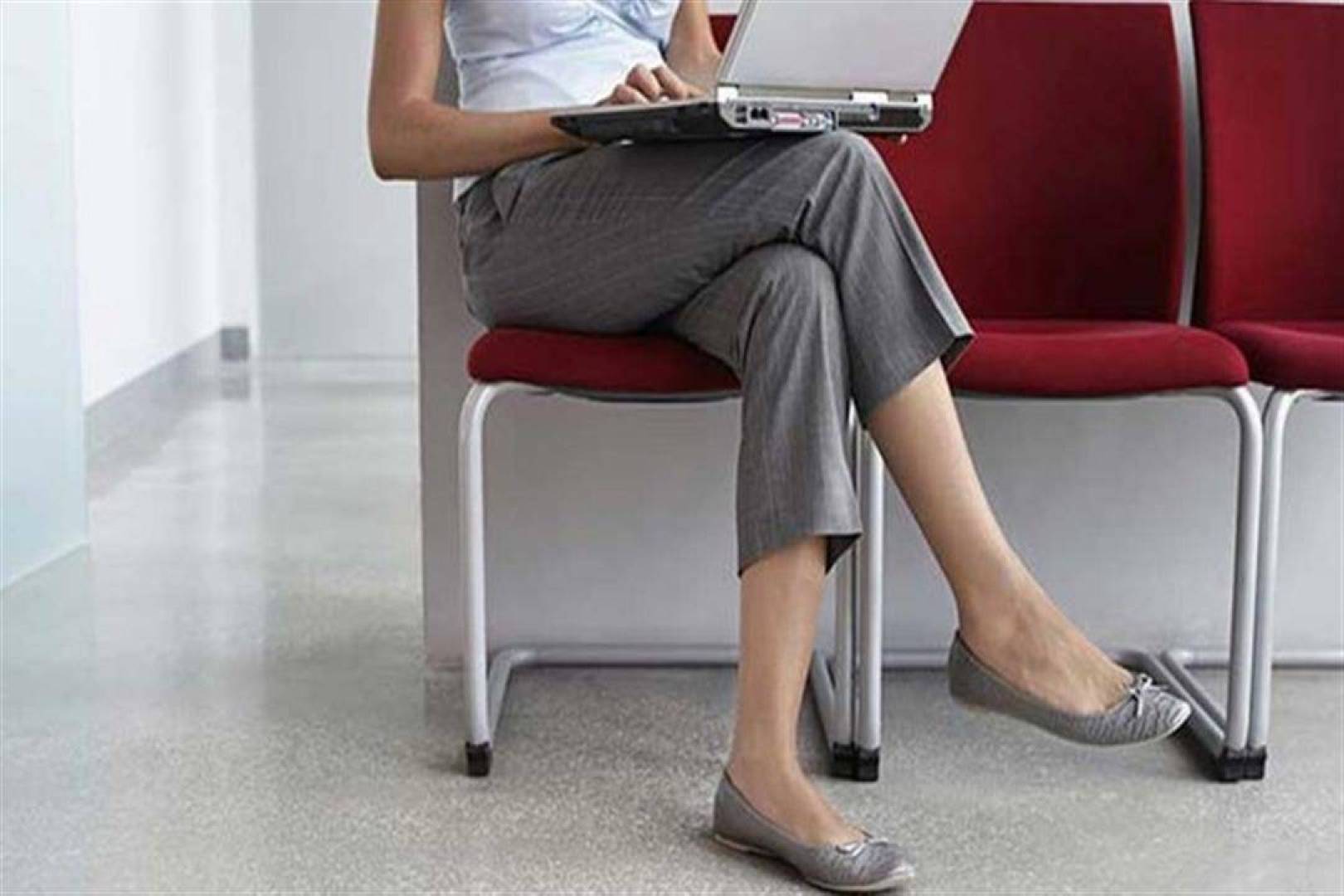 تأثير وضع ساق فوق الأخرى أثناء الجلوس