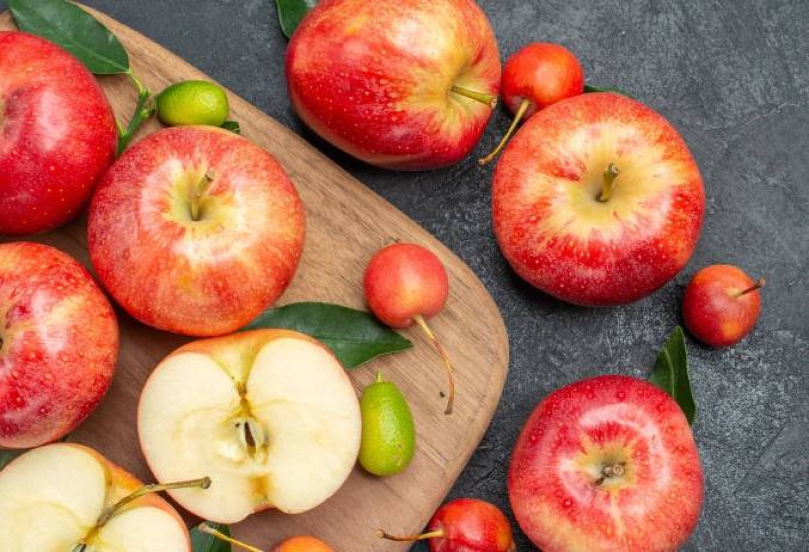 محلول قابل للتحلل يزيل المبيدات من الفواكه ويطيل عمرها