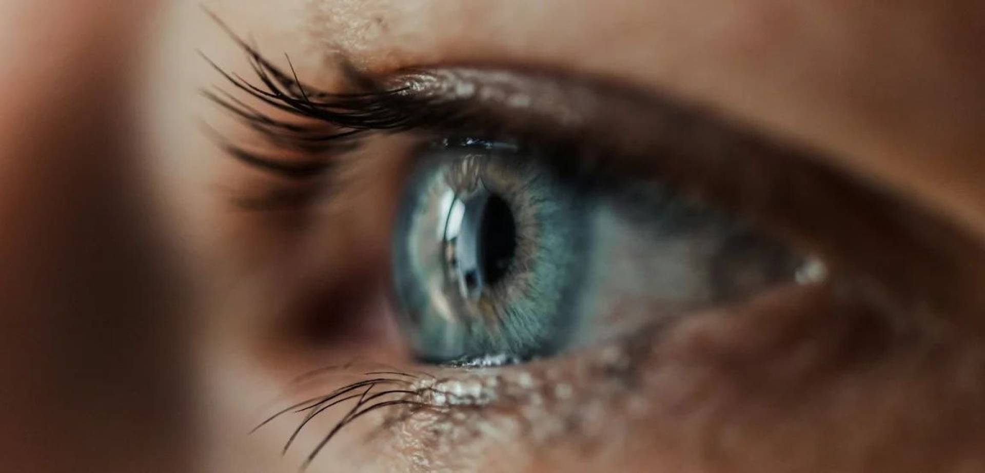 العلم يشرح كيفية تأثير المشاعر على حجم حدقة العين