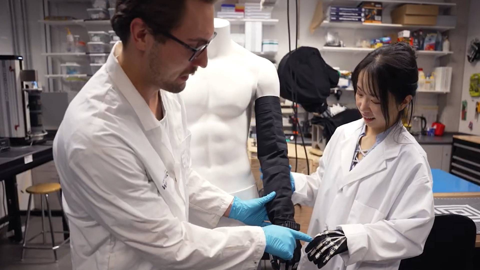 ابتكار مادة ذكية بحجم الهاتف توفر علاج الوذمة بعد السرطان بتكلفة أقل