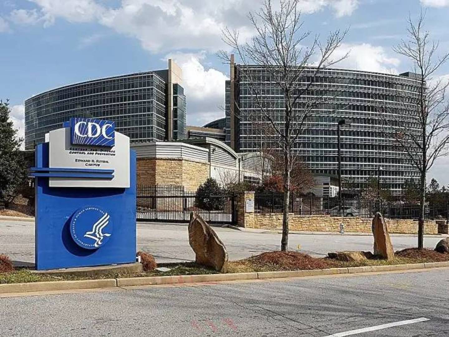 تقرير أمريكي عن فعالية لقاح كورونا يُمنع من النشر