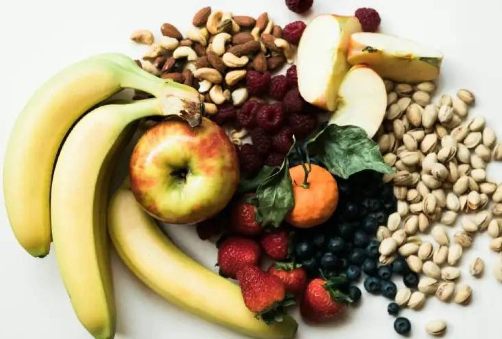 الفواكه والمكسرات تحمي الكبد.. ومكمل شائع يزيدها سوءا