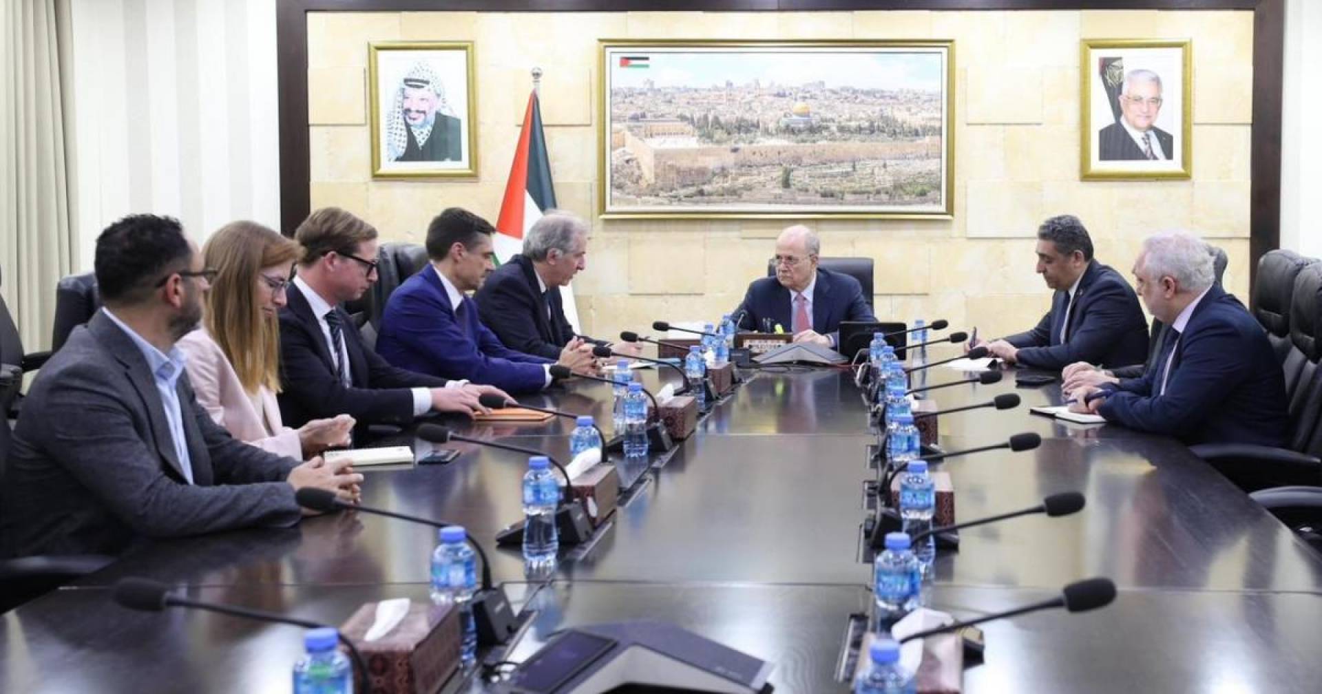 تفاصيل لقاء رئيس الوزراء الفلسطيني مع المبعوث الأوروبي لعملية السلام