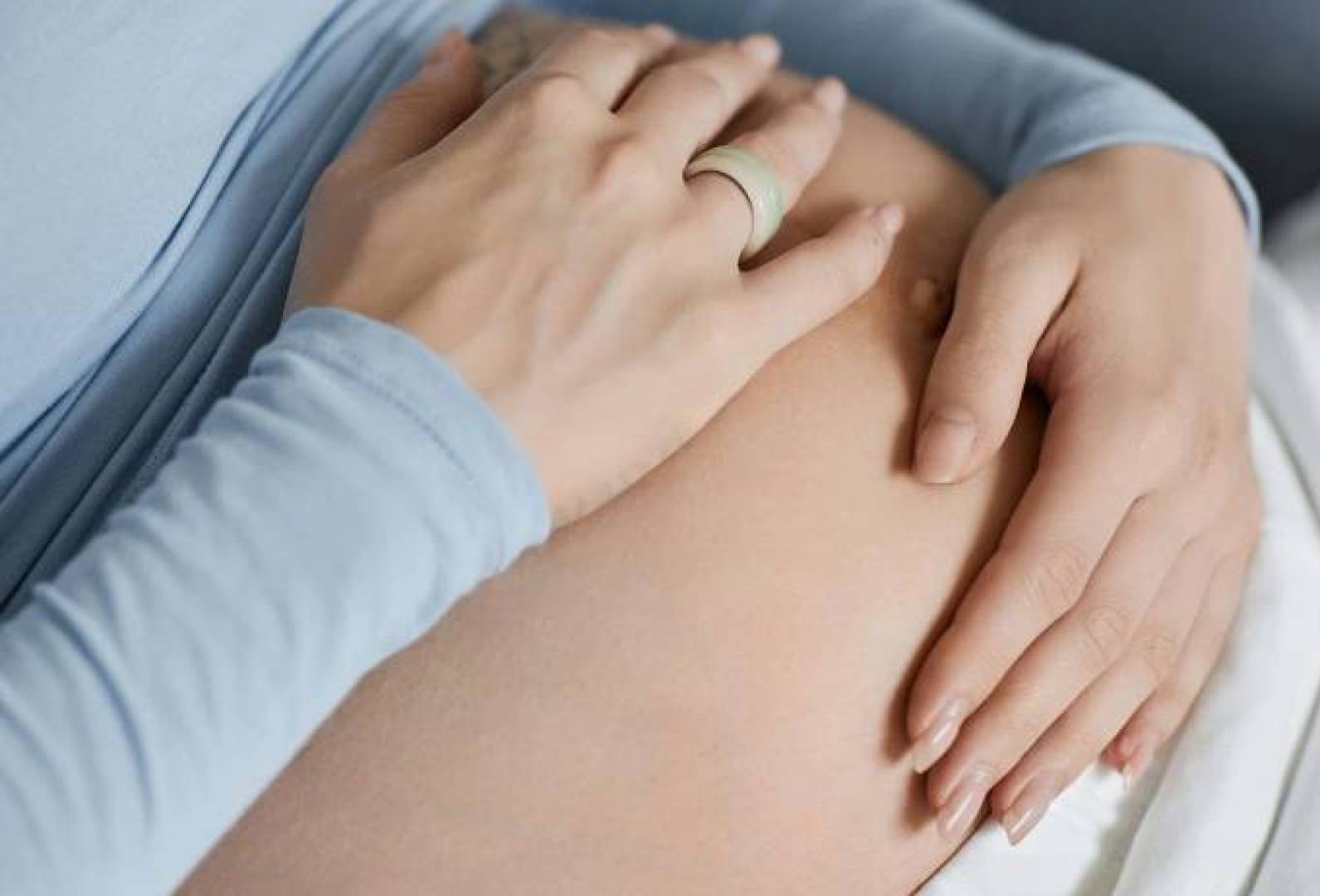 زيادة وزن الأم أثناء الحمل يؤثر في بكتيريا السائل الأمنيوسي المحيط بالجنين