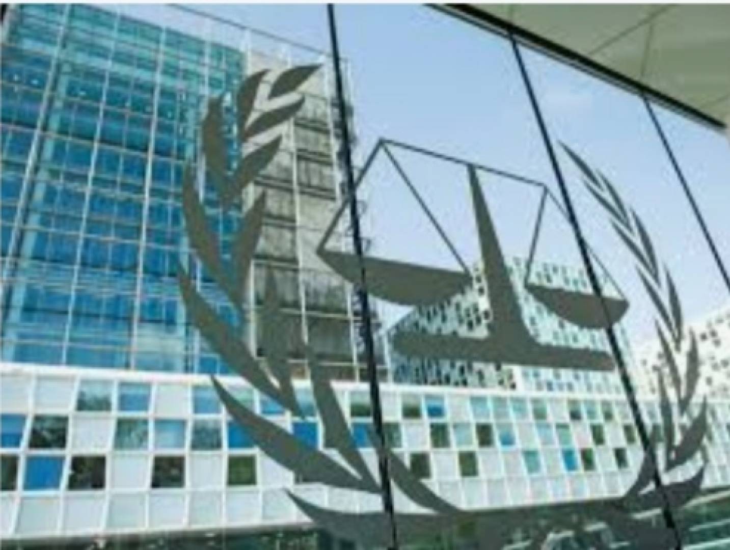الرئيس ترامب يطارد العدالة الدولية، فيستهدف رئيسة المحكمة الجنائية الدولية بالعقوبات