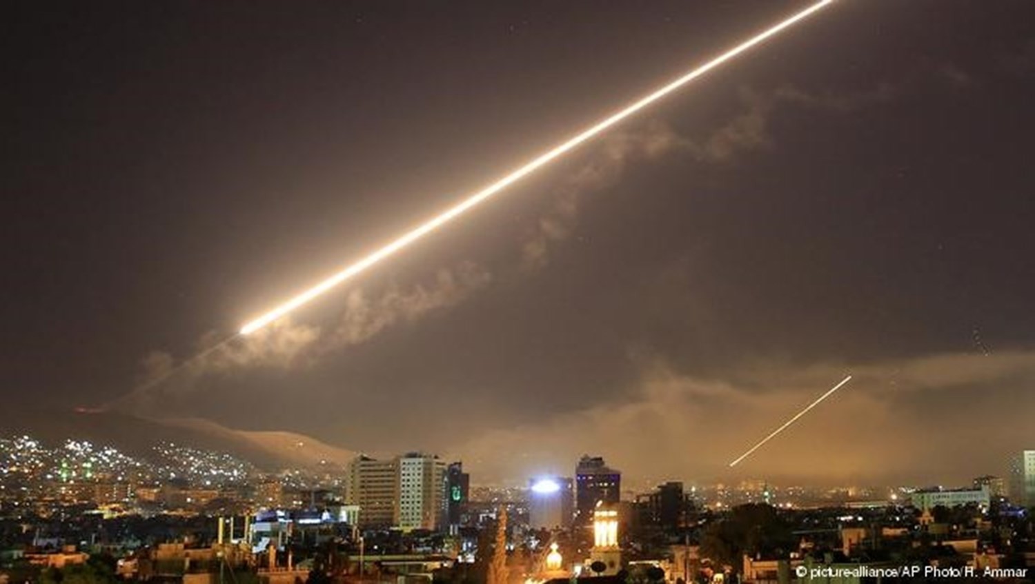 قصف إسرائيل  للأراضي السورية في صمت عربي كئيب