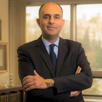 كتب الناشط والمحامي الأردني زيد عمر نابلسي : صهاريج النفط الإيراني.