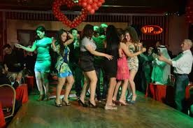 هناك فرق بين إزاحة الستار عن مرقص وإزاحته عن سلاح