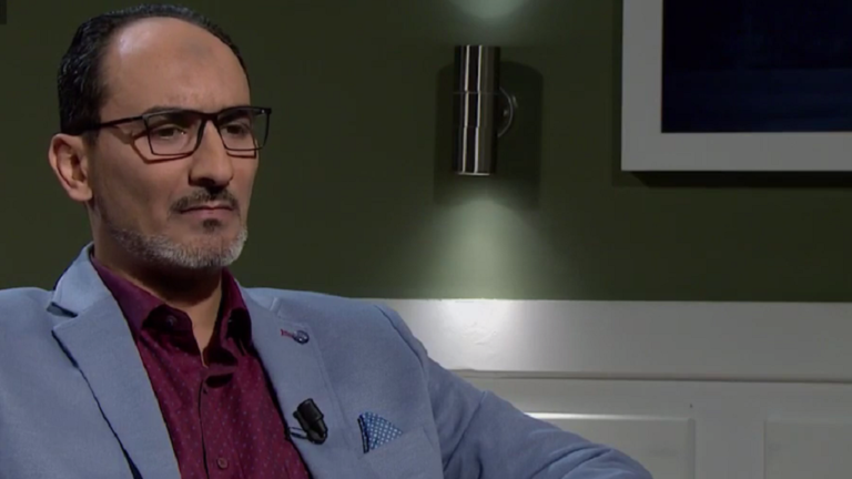 دستور يا سيادنا,, متحدث سابق منشق عن الجيش الليبي 