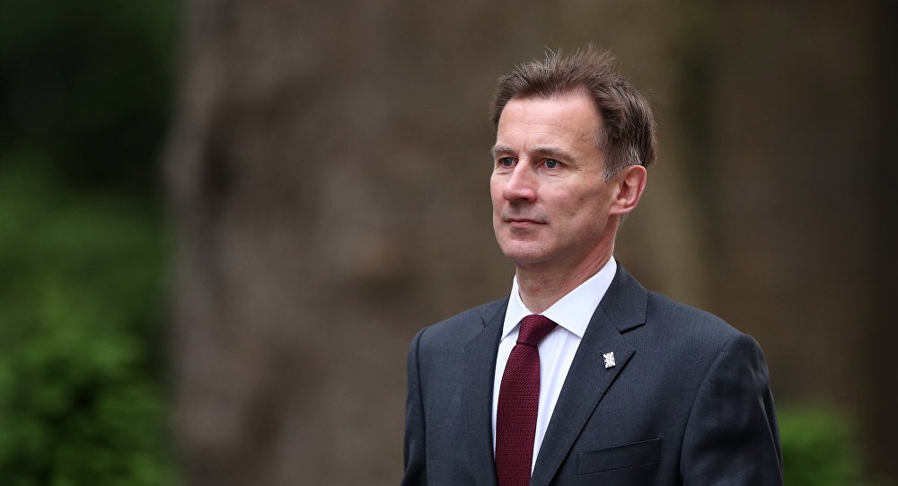 وزير خارجية بريطانيا عاهر يحاضر في العفة ويحذر من أن طهران ستكون الخاسر الأكبر إذا تم تقييد حرية الملاحة.