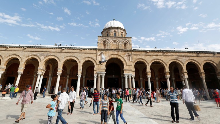 عاجل: قوات الأمن التونسية تحاصر مطلوبا تحصن بأحد المساجد في حي الإنطلاقة، غربي العاصمة