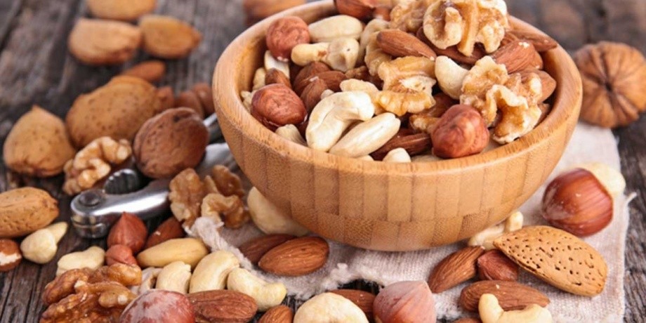 المكسرات طعم لذيد وفوائد عدة فما هي؟