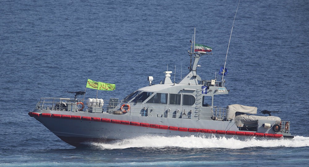 أول فيديو للحظات محاصرة الحرس الثوري لناقلة نفط في مضيق هرمز