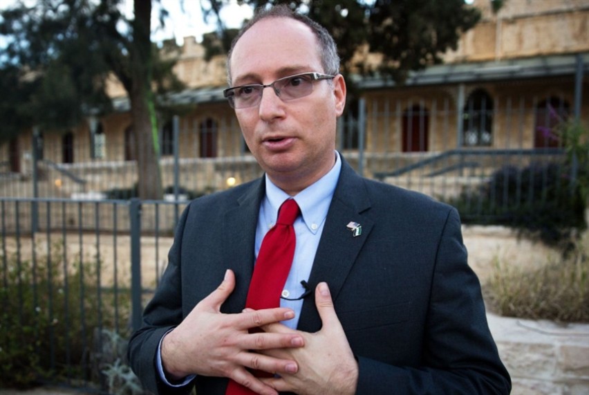 كاهانا يؤكد وثيقة «الأخبار»: حريصٌ على حرمان الدولة السورية نفطَها