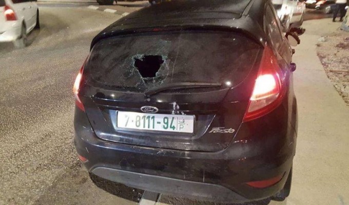 حرق ثلاث سيارات عسكرية قرب القدس بزجاجات حارقة