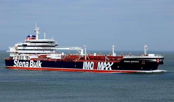 حرس الثورة الإيراني يعرض مشاهد لاحتجاز الناقلة البريطانية في مضيق هرمز, فيديو