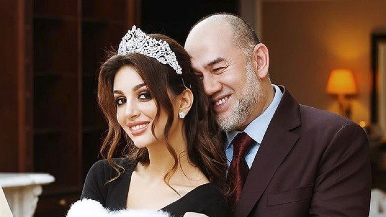 بالفيديو.. ملكة جمال موسكو ترد على طلاقها من ملك ماليزيا السابق