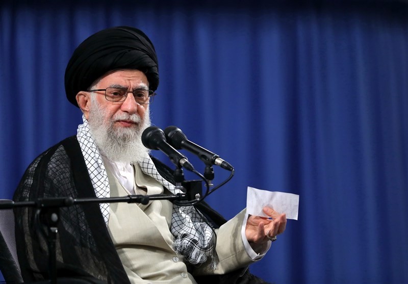 الامام الخامنئي : القرصنة البحرية البريطانية لن تمر من دون رد