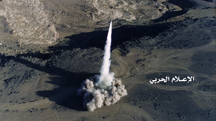 بالفيديو.. كاميرا أرامكو تلتقط لحظة وصول الصواريخ اليمنية ومشاهد الإنفجارات الهائلة..
