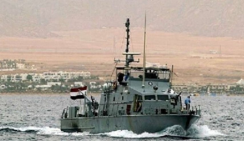 مصر: القوات البحرية تنقذ طاقم طائرة مفقودة