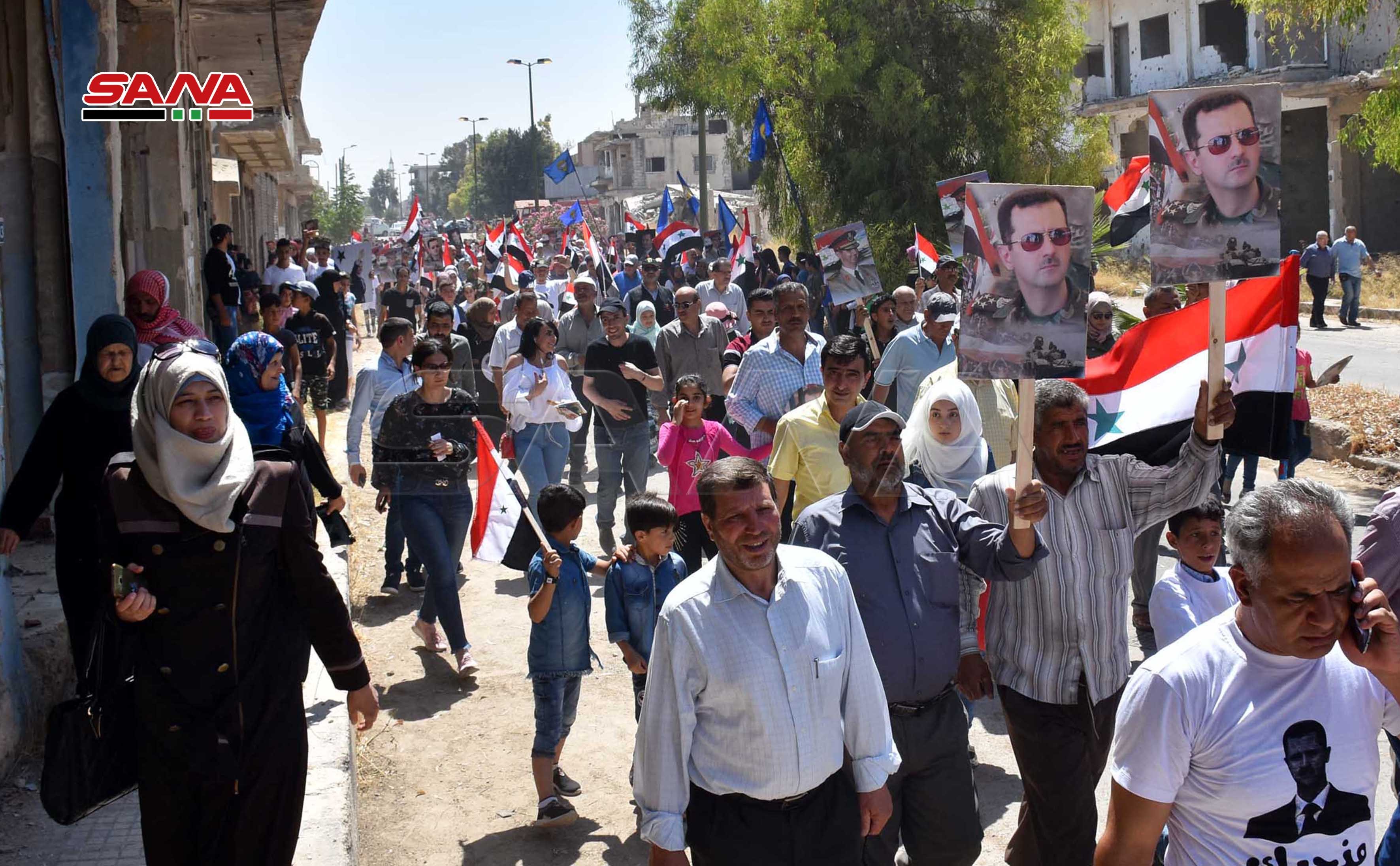 بعد ان شردتها المجموعات الإرهابية...مئات الاسر تعود الى قراها السورية