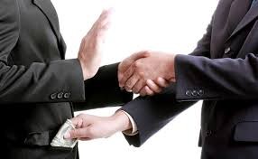 الصحافي حسن علّيق يفضح: أنا بسمّي ثلاثة 