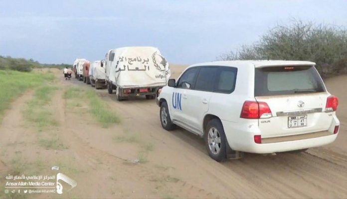 مجندي التحالف السعودي يحرقون شحنات تحمل مساعدات إنسانية لمدينة الدريهمي