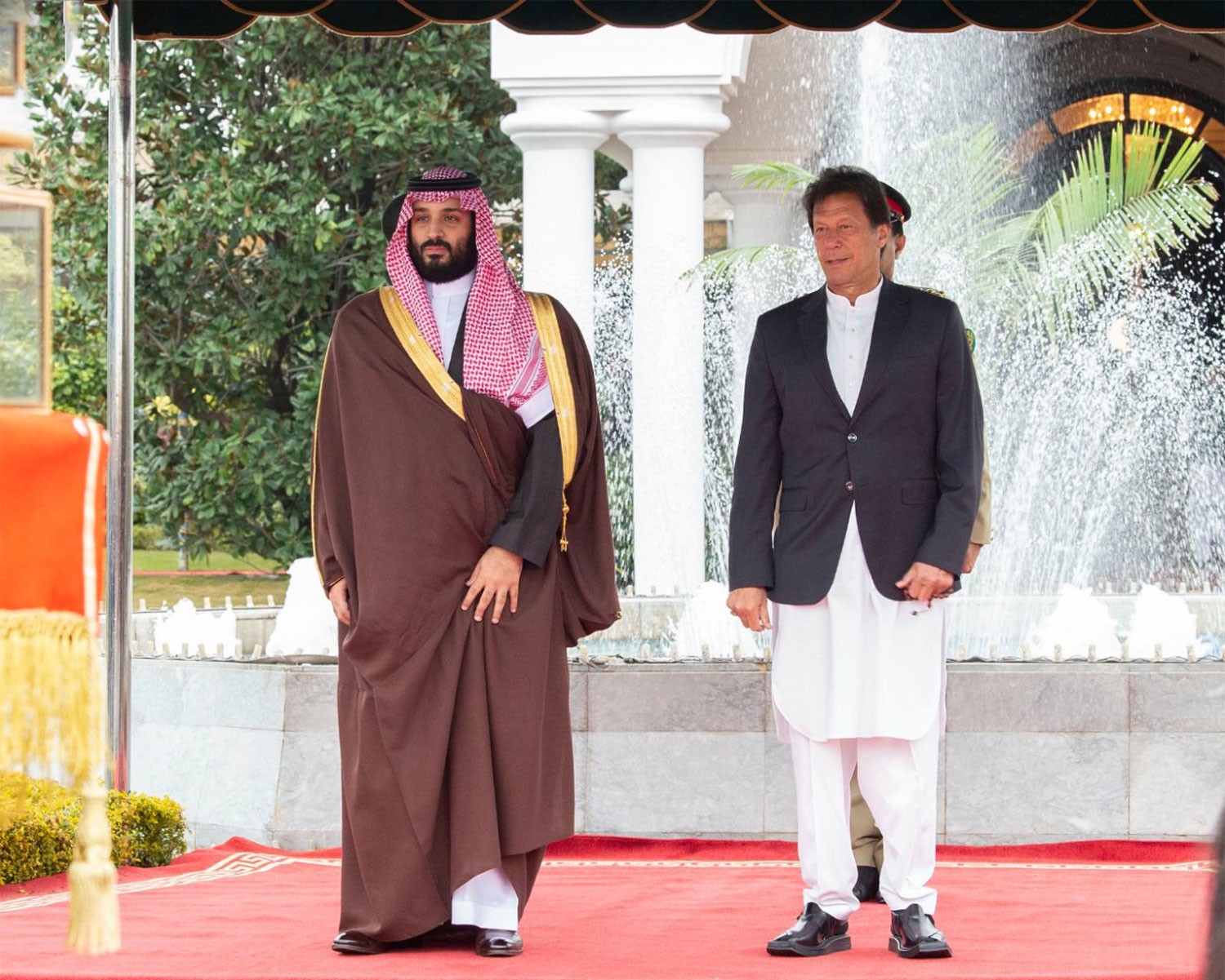 بعد لقائه المسؤولين الايرانيين خان يلتقي بمحمد بن سلمان