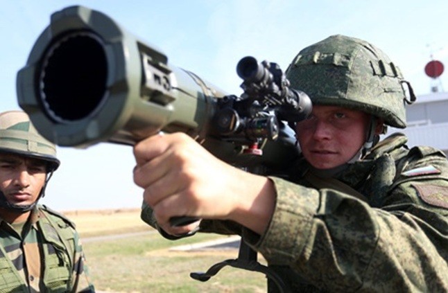 في سعي لتحقيق وساطة, وفد من قسد يتوجه لدمشق ووفد عسكري روسي يصل للقامشلي