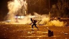 المتظاهرون العراقيون يكسرون الحظر الذي فرضته السلطات العراقية