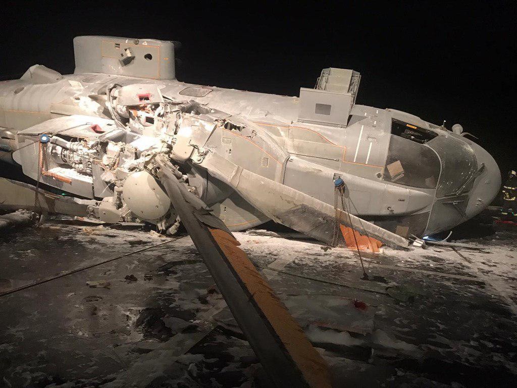 تحطم مروحية ايطالية أثناء محاولة هبوطها على بارجة ايطالية, صور