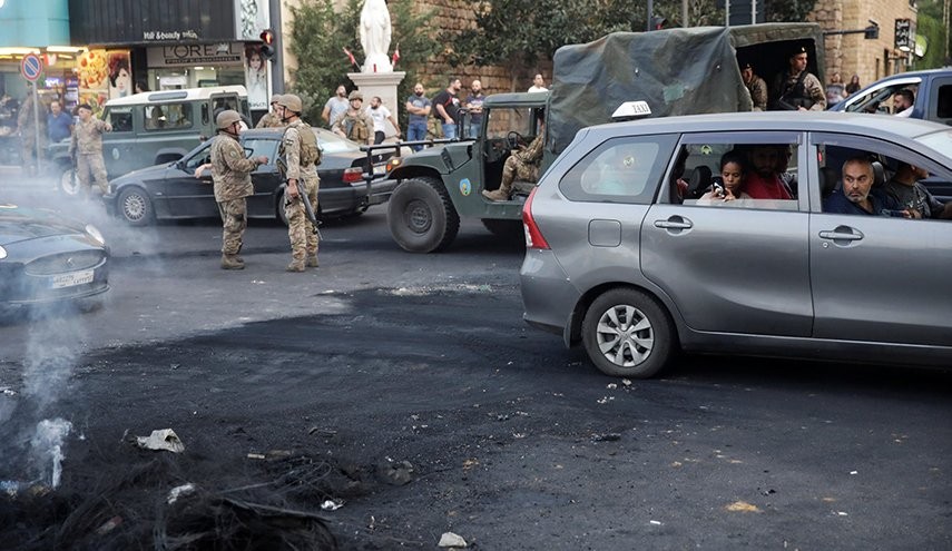 القوات الأمنية اللبنانية تعمل على فتح كل الطرقات المغلقة لتعود الحياة الى طبيعتها