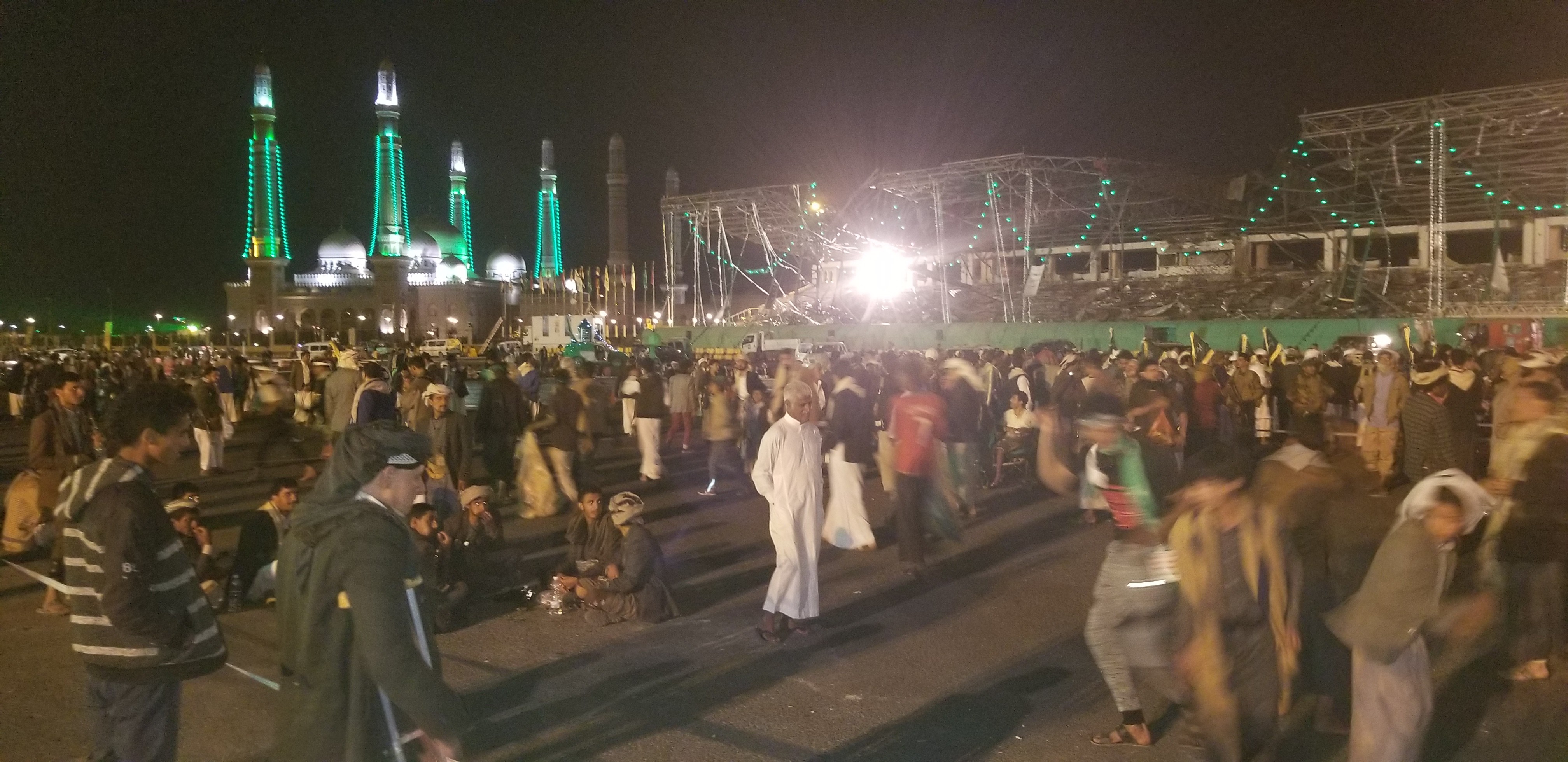 اليمن تبتهج بمولد الرسول محمد، والمواطنون اليمنيون يتوافدون في هذه اللحظات الى ساحات الاحتفال