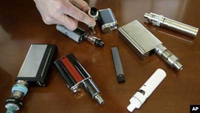 متخصصون يكشفون السبب الرئيسي للوفيات بسبب السجائر الإلكترونية