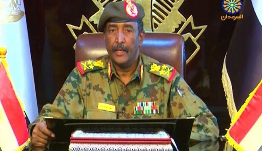 البرهان السوداني يفتح ملف جديد ويهدد بإستعادة مناطق تحت سيطرة مصر