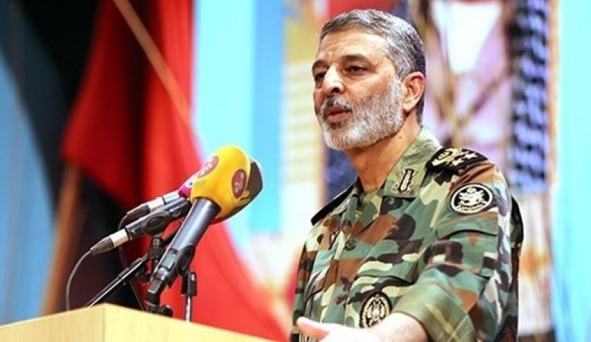 قائد الجيش الإيراني: الشعب الإيراني سيطيح بالمؤامرات بهذه الطريقة
