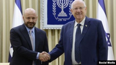 متصهين لبناني الأصل  اشترى مقتنيات هتلر و تبرع بها لإسرائل