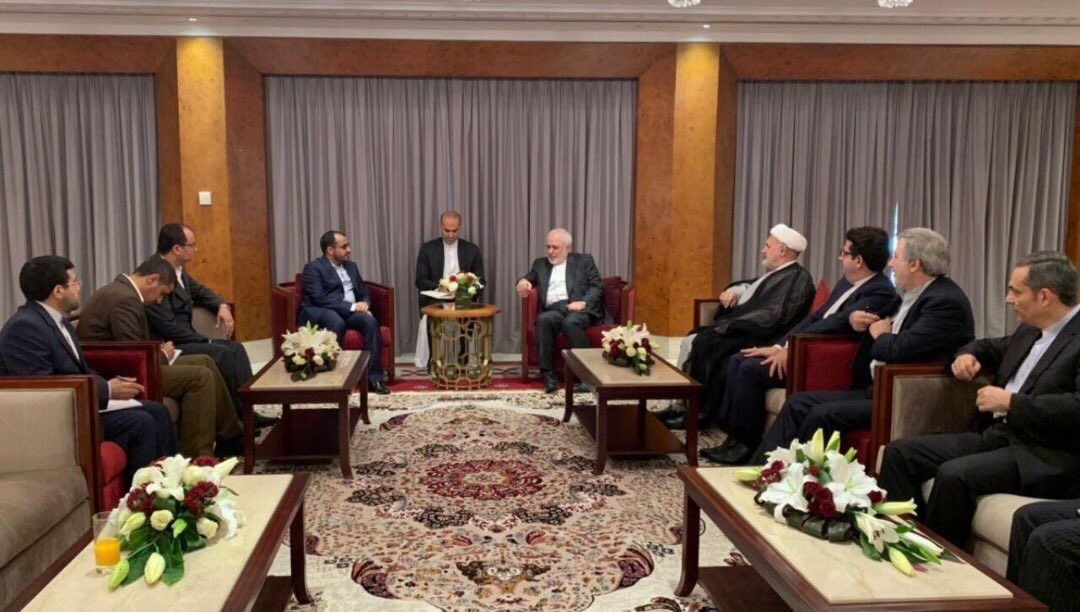 ناطق أنصار الله يلتقي وزير الخارجية الإيراني بالعاصمة العمانية مسقط