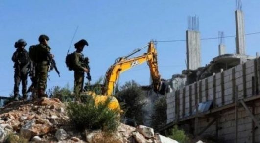 الاحتلال الإسرائيلي يهدم ثلاث منازل لعائلات الأسرى