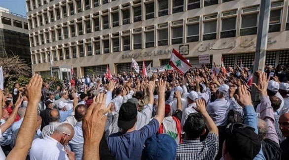 الاحتجاجات على السياسات المصرفية تتواصل وحلحلة عقد تشكيل الحكومة بات قريب