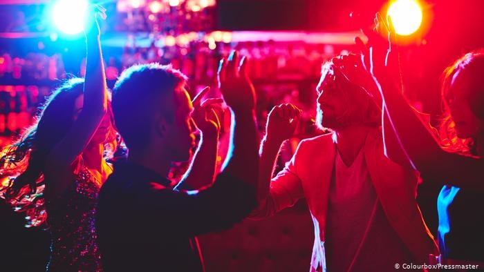 بن سلمان, بعد أن شرعن النوادي الليلة 